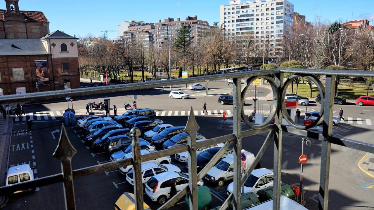 Pension Sandoval León Extérieur photo
